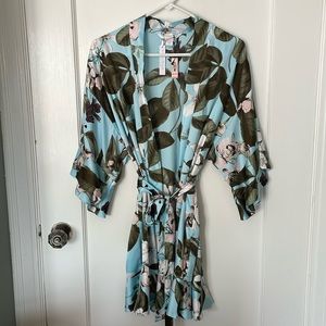 Victoria’s Secret flounce robe XS